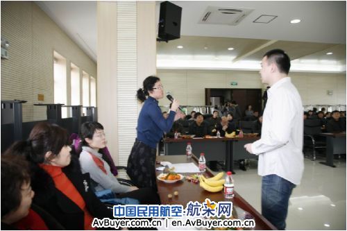 共庆百年节日  同奏和谐乐章