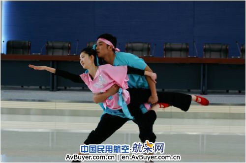 共庆百年节日  同奏和谐乐章