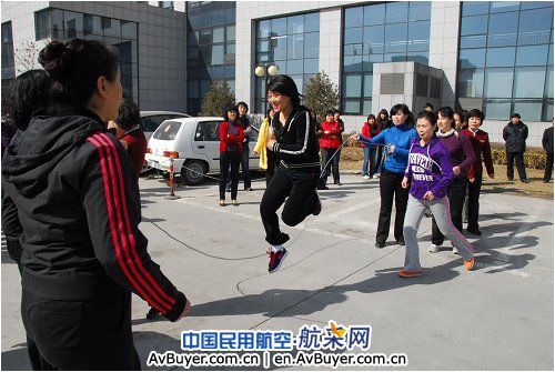国航地服工会举办庆“三八”职工跳绳比赛