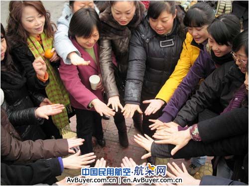 国航成都维修基地生支部举办“三八”节表彰活动