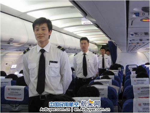 南航北方分公司组成空哥乘务组