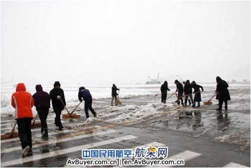 烟台机场除冰雪保畅通