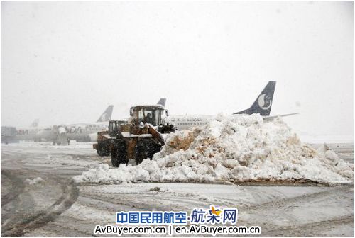 烟台机场除冰雪保畅通