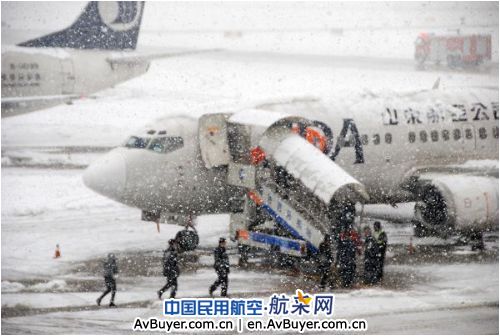 烟台机场除冰雪保畅通