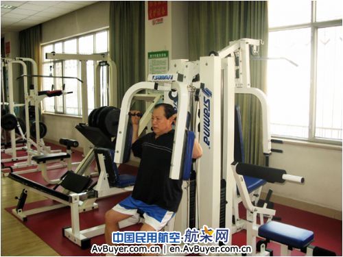 记南航新疆退休飞行员费太魁晚年幸福生活
