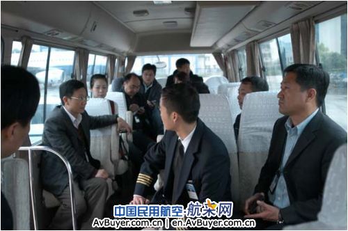 国航重庆分公司紧急调机运送救灾物资赴地震灾区