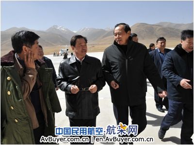 夏兴华主持召开玉树机场抗震救灾现场会