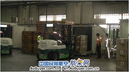 11吨危险品在白云机场货站顺利出港