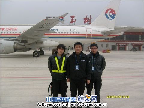 放飞生命航线雄鹰：东航抗震一线机务工作照