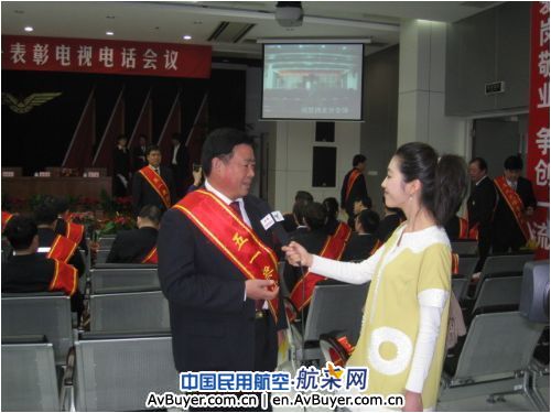 安徽机场集团董事长蒋厚玉一行赴京领奖载誉归来