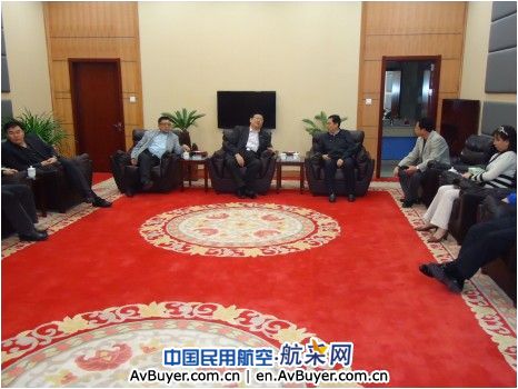 蒙古国乌兰巴托市大呼拉尔主席来二连机场考察