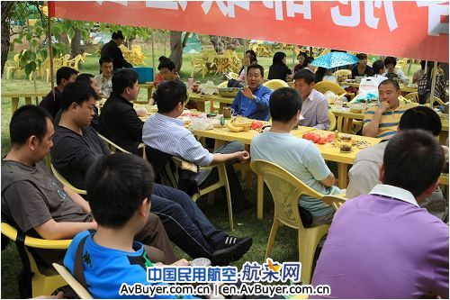 东航甘肃分公司飞行部与客舱部举行联谊会