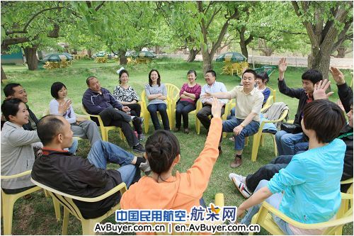 东航甘肃分公司飞行部与客舱部举行联谊会