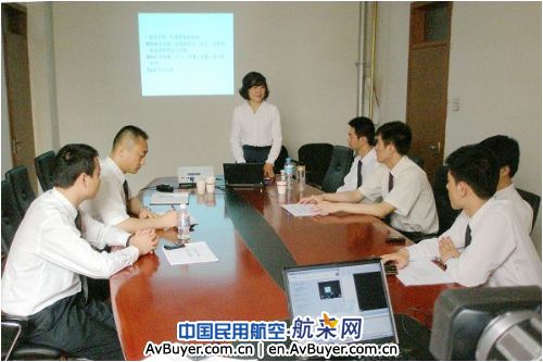 东航河北保卫部空警中队开展“世博礼仪”培训