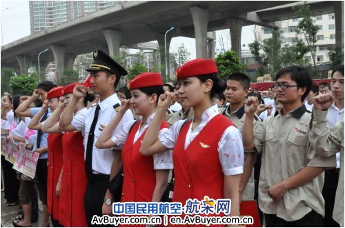 昆明航空爱心飞扬  “爱心送考”延至空中