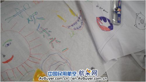 十米画卷绘童心,国内值机室为小朋友们庆"六一"