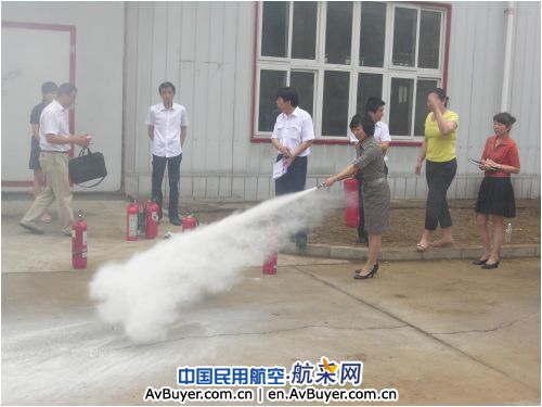 东航北京注重实地操作开展消防培训