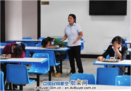 国航成都维修基地开展夏季食物中毒应急演练