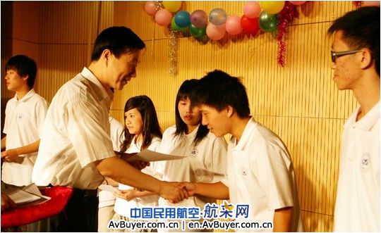 2010年“香港大学生北航夏令营”圆满闭营