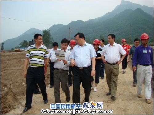 西安区管工程建设指挥部邀请户县领导观摩工地