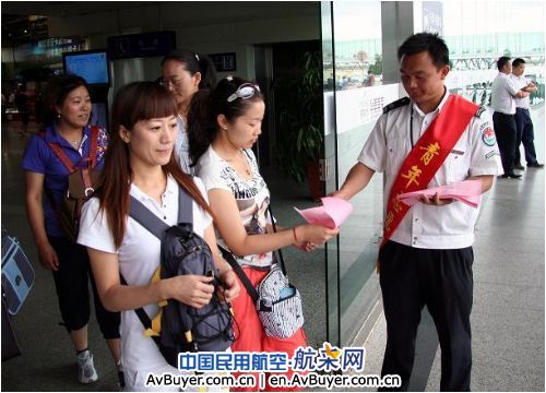 昆明机场开展“安全生产宣传咨询日”活动