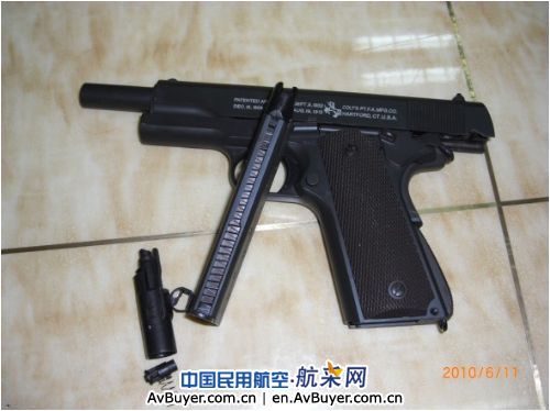 白云机场货站查获高仿“五四”式手枪