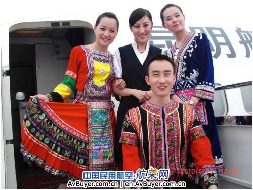 昆航“阿诗玛”乘务组：航班情谊浓，端午传真情