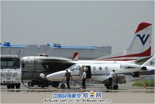 洛阳机场机务无惧高温 保障正常飞行训练