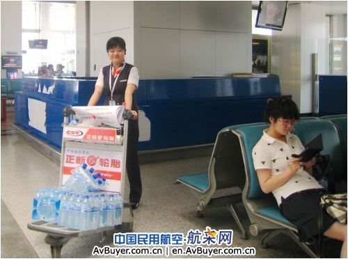 雷雨天气,东航甘肃分公司紧急保障延误航班