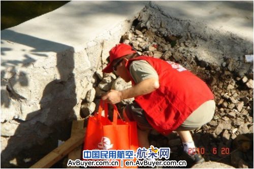 东航西安航线机务开展“爱在东航”环保活动