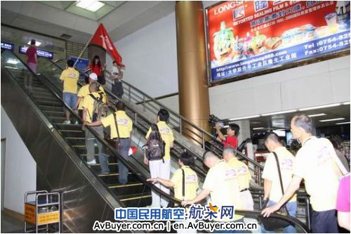 南航汕头首个乌鲁木齐中转阿勒泰百人大团启程