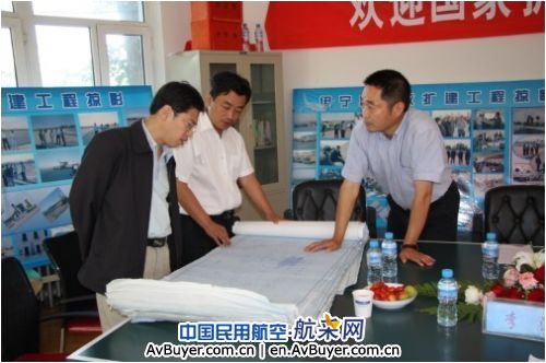 国家扩大内需检查组检查伊宁机场改扩建工程
