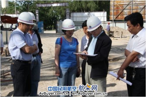 国家扩大内需检查组检查伊宁机场改扩建工程