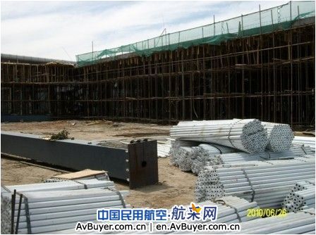 国家扩大内需检查组检查伊宁机场改扩建工程