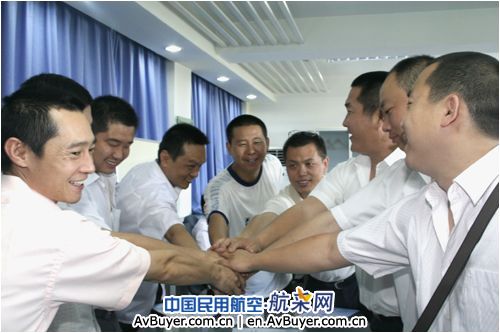 南航新疆分公司维修基地给班组长“镀金”