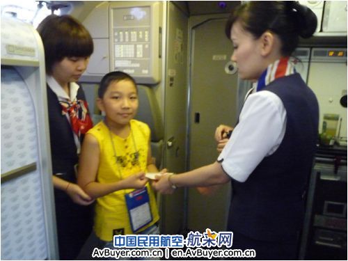 东航精心关照暑期——空中“邮寄”儿童