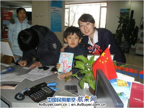 东航精心关照暑期——空中“邮寄”儿童