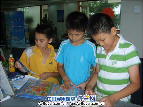 东航精心关照暑期——空中“邮寄”儿童