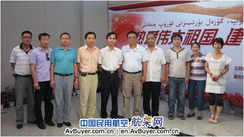 参观热爱伟大祖国建设美好家园图片展