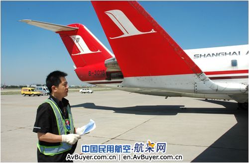 东航山西维修部承接上航飞机航班过站维护工作