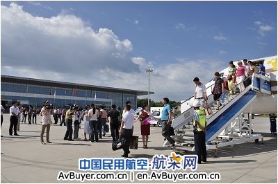 天津航空ERJ190型飞机首次进军新疆支线航空市场