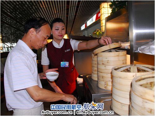 国航地服提升两舱休息室餐食品质