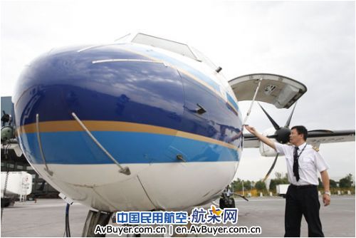 记南航新疆分公司飞行部优秀共产党员谢艳旭