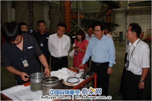 司献民、张子芳慰问沈阳飞机维修基地一线员工