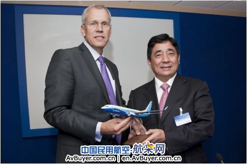 奥凯与波音签署十架全新B737-800购买合同