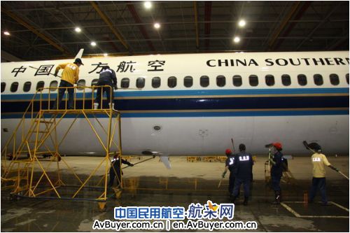 提高飞机清洗标准 崭新面貌投入旺季