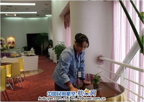 美丽的心灵:记昆明巫家坝机场保洁员二三事