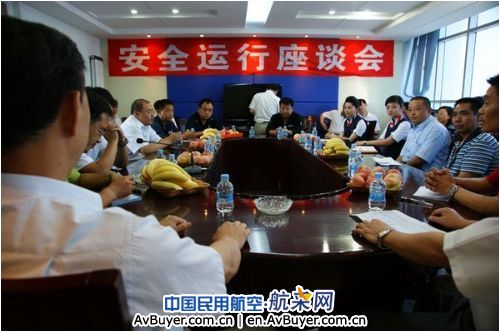 东航甘肃分公司领导现场办公为一线员工答疑解惑