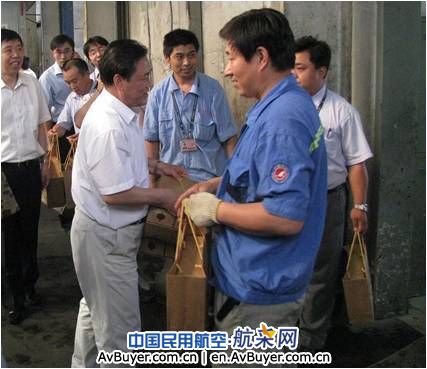 东航党组书记李军慰问北京分公司货运干部员工