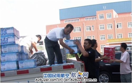 东航甘肃分公司领导高温慰问一线员工